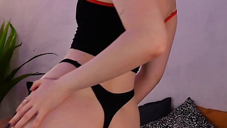 Redhead Teen With Big Ass In Leggings Plays