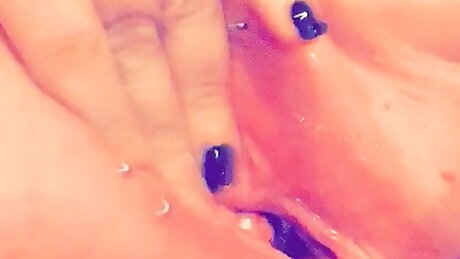 Squirting while rubbing my cunt Part 3