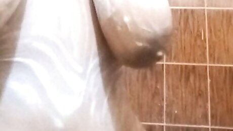 Married Tamil girl bathing Part - 1