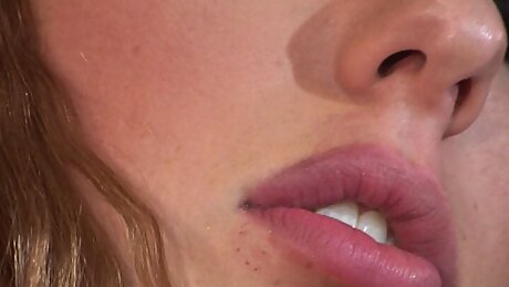 Vibrant Dude Pumps His Huge Alabama Snake Against His Girl's Twat In A Close-Up Shoot