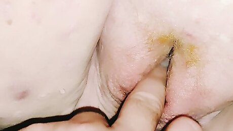 Stepmom Didn&rsquo;t Expect To Get Fingered Till The Bed Was Wet