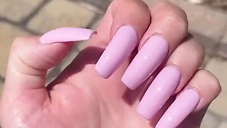 Talyn&rsquo;s Long Light Pink Nails