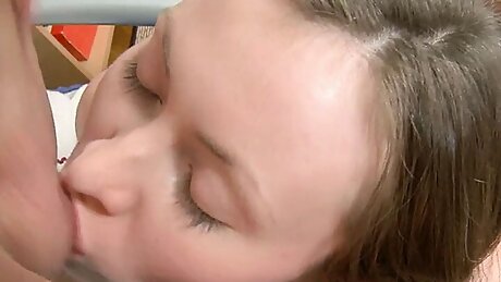 Dimitry teen russa brunetta che vuole il cazzo nel culo