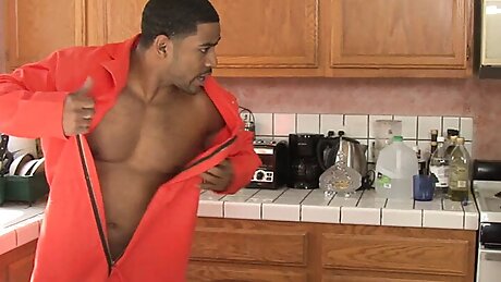 Haeftling fickt als erstes nach Ausbruch notgeile Milf