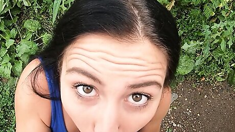 Risky Outdoor Blowjob Behind Garages