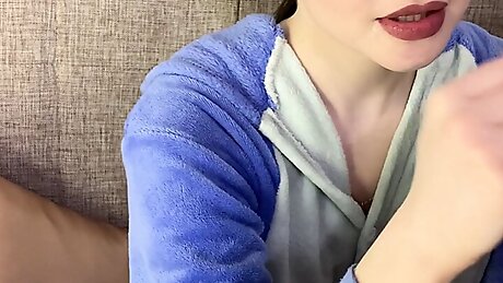 Olivia's lipstick durability test! cum in mouth