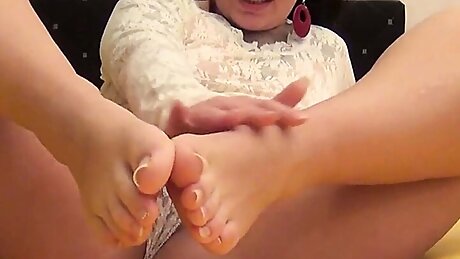 Foot Fetish - Come and lick my feet clean