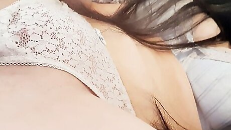 Fingering Holly&rsquo;s Pussy