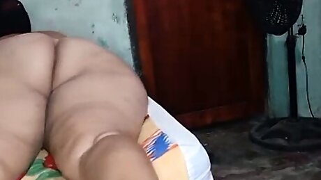 The Chubby Girl Shows Her Best Poses That She Likes To Do In Every Video She Makes