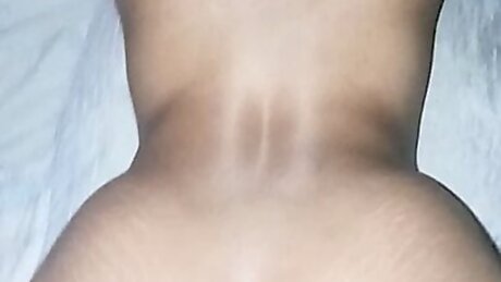 Colocou a morena de quatro e comeu gostoso a cavala