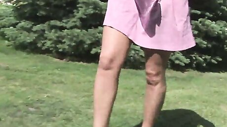 Sexual games by the swimming pool - Episode 3