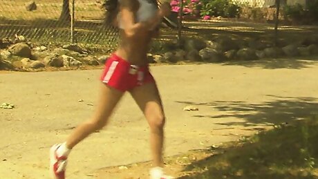 Dazzling babe delights a severe bed sex in a close up shoot