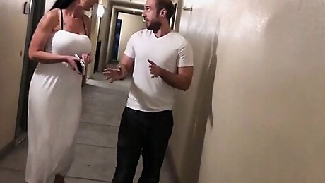 Big Boobed Slutty Milf Blowing Dick During Gonzo Sex