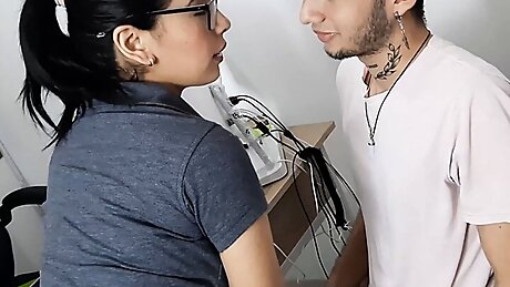 In a job interview I fuck one of my employees