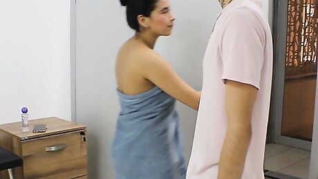 Masseuse Visits Me At Home And We End Up Fucking