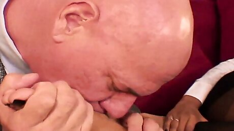 The most glorious MILF you can watch in action