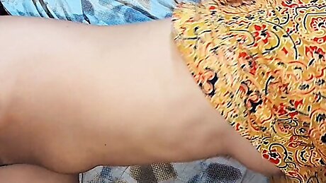 Hot Mona Has Sex On Bed