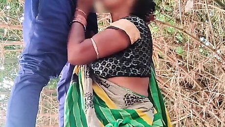 Indian hot desi bhabhi ko jungle me chudai