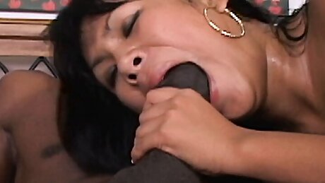 20 years old Kyanna Lee rides a huge black cock