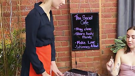 Cute lesbian gets her hairy cunt licked and fingered