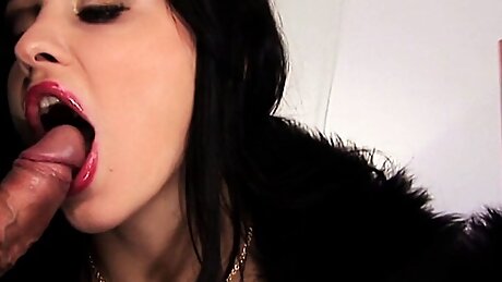 Lucky guy has a babe sucking his dick and another sitting on his face