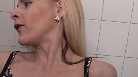 Anal pleasure for Ashley Cox