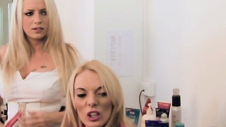 Gorgeous blondes get fucked by a manly guy at the salon